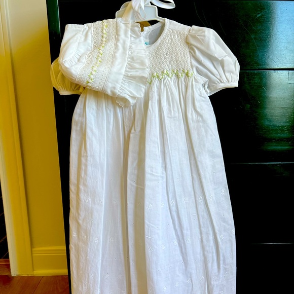 House of Hatten smocked dress and bonnet - Picture 1 of 3